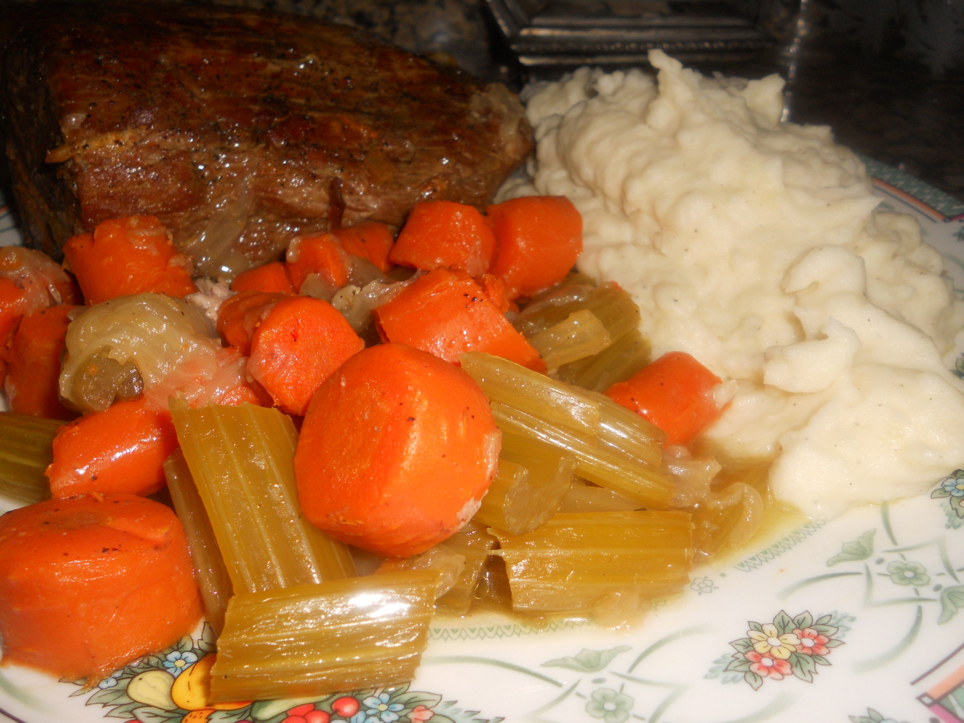 Roast, Mashed Potatoes and Vegetables – Mink Smith